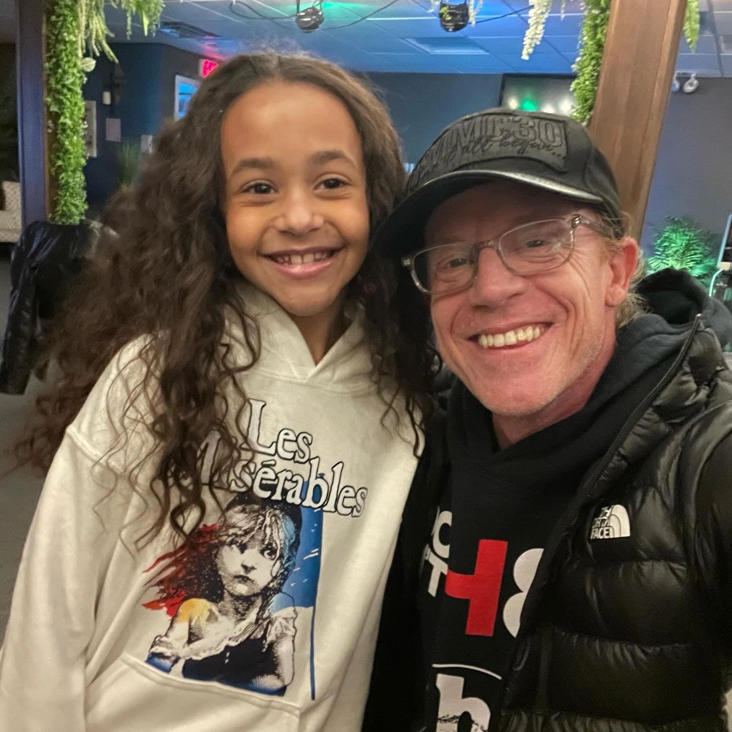 Chasen Hampton mentoring a young student
